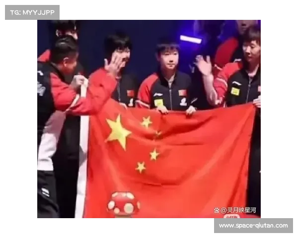 乒乓球混团世界杯看台现热情球迷，自制标语为国乒选手加油助威