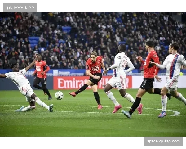 法甲：里昂3-2马赛，在最后十分钟连入两球完成惊天逆转